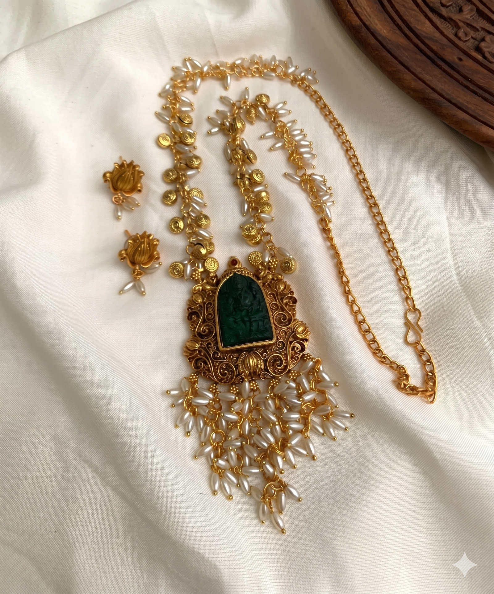 Emerald Carved Lakshmi Pendant Necklace Set