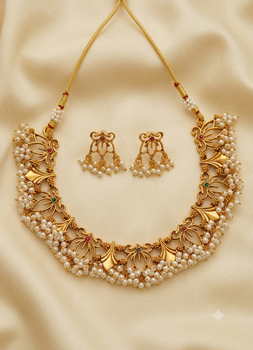 Pearl Clusters Necklace